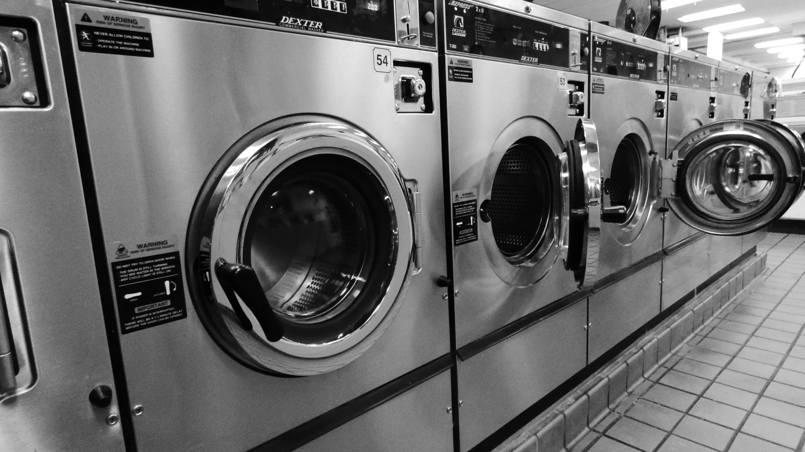 photo de machine à laver, l'entreprise cocci loc propose une laverie automatique